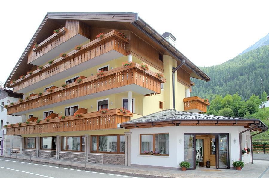 Hotel Garni Posta フォルノ・ディ・ゾルド エクステリア 写真