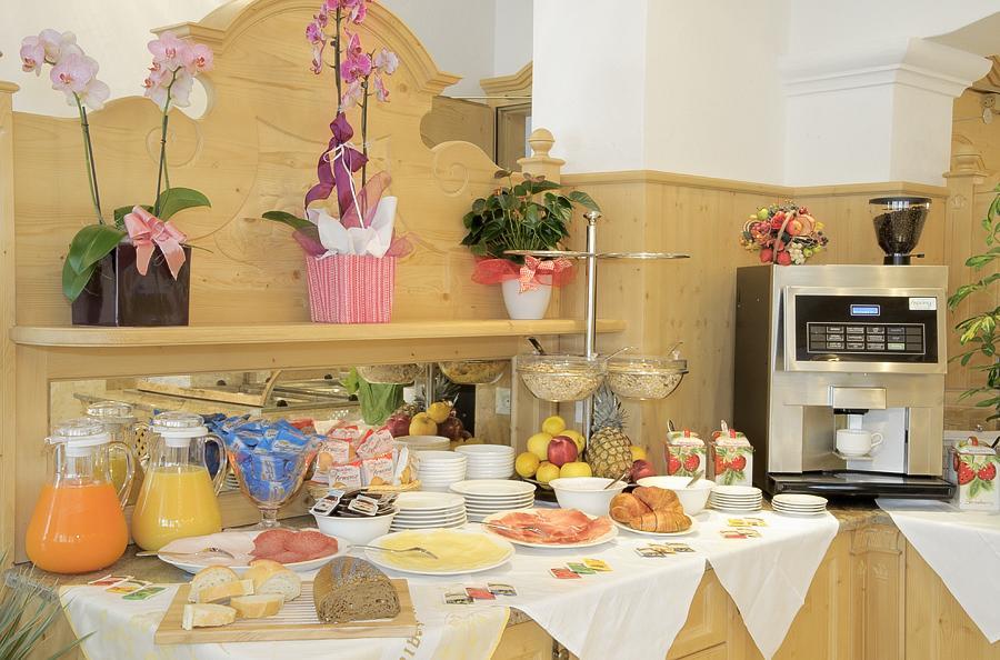 Hotel Garni Posta フォルノ・ディ・ゾルド エクステリア 写真