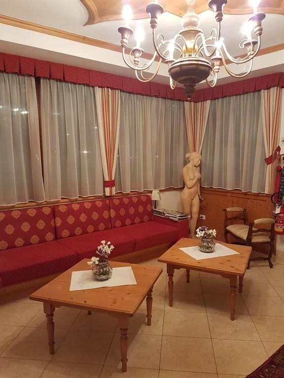 Hotel Garni Posta フォルノ・ディ・ゾルド エクステリア 写真